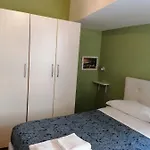 E Ascensione Lägenhetshotell Neapel
